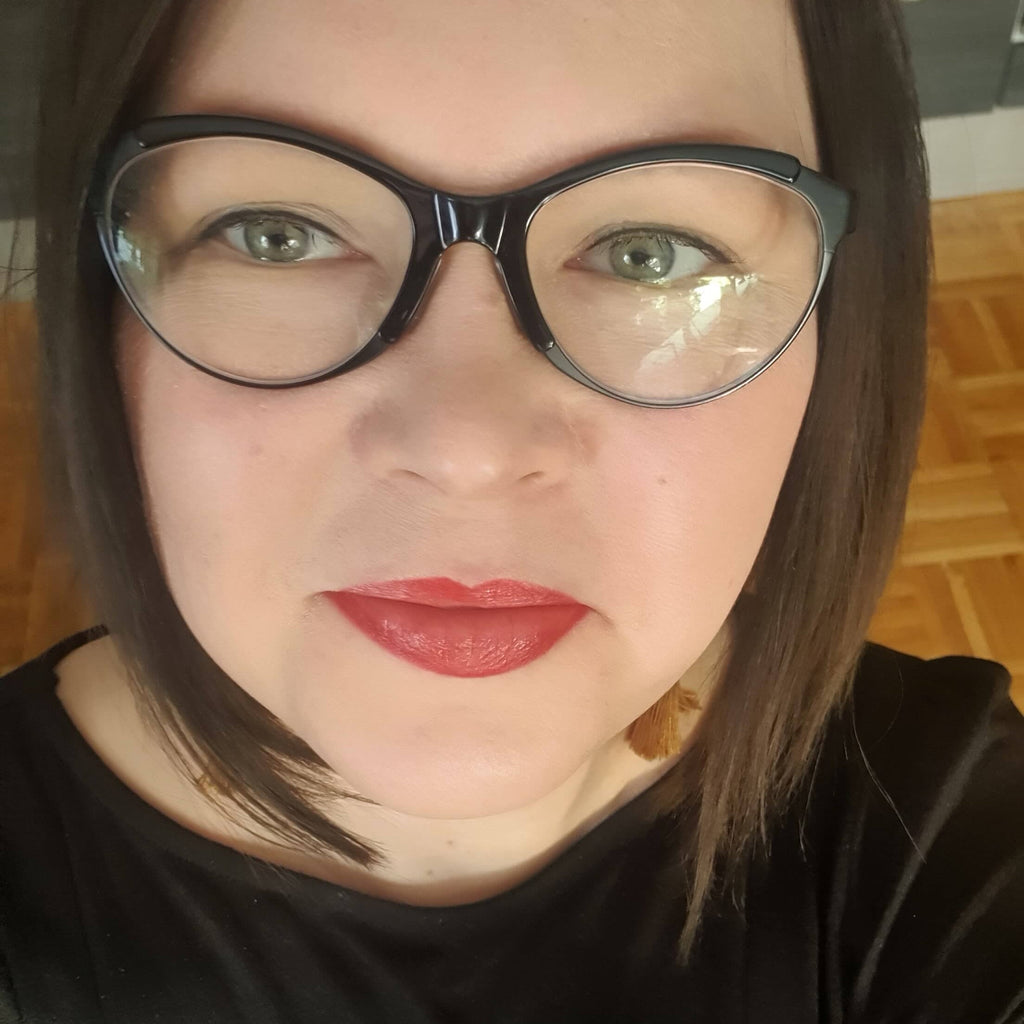 Mokomian käsintehdyt korvakorut ja meikkipussit saavat nimensä yrittäjälle tärkeiden ihmisten mukaan