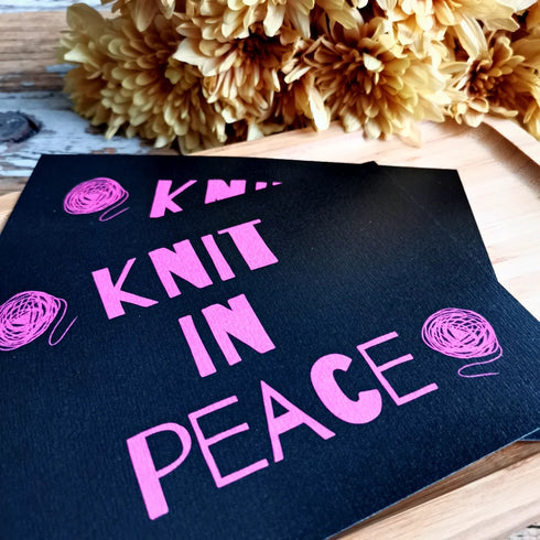 ILONE Postikortti - Knit in Peace