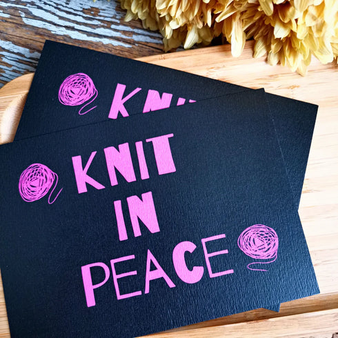 ILONE Postikortti - Knit in Peace